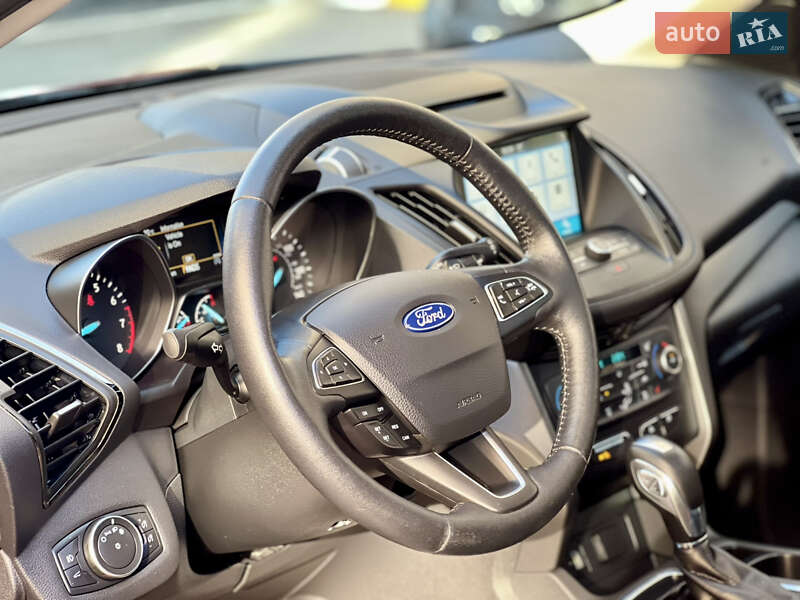 Внедорожник / Кроссовер Ford Escape 2018 в Киеве
