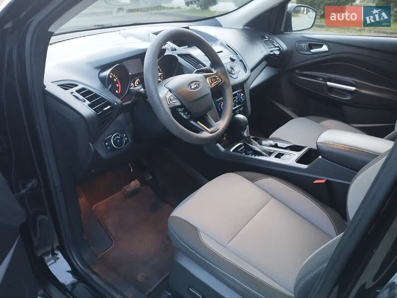 Внедорожник / Кроссовер Ford Escape 2017 в Дубно