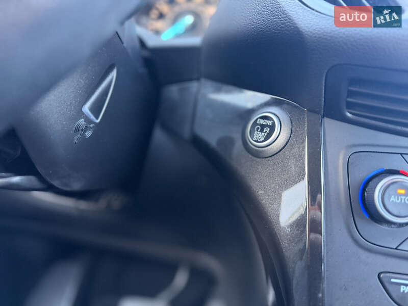 Внедорожник / Кроссовер Ford Escape 2019 в Ровно