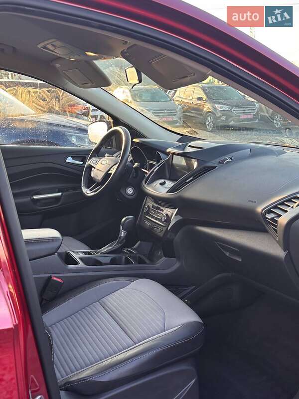 Позашляховик / Кросовер Ford Escape 2017 в Львові