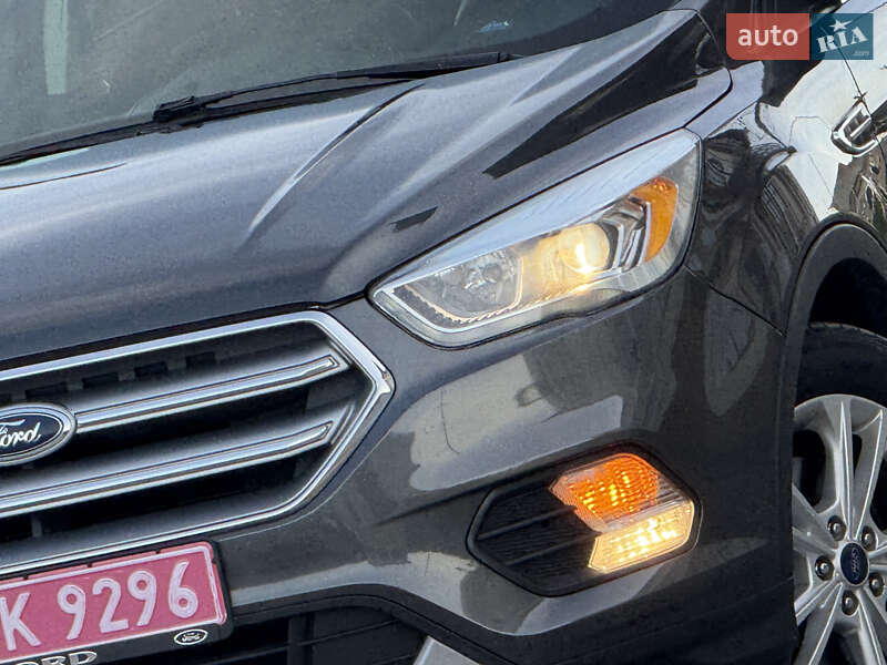 Позашляховик / Кросовер Ford Escape 2017 в Дрогобичі
