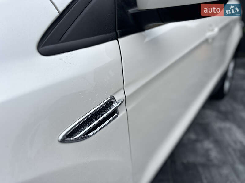 Внедорожник / Кроссовер Ford Escape 2015 в Виннице