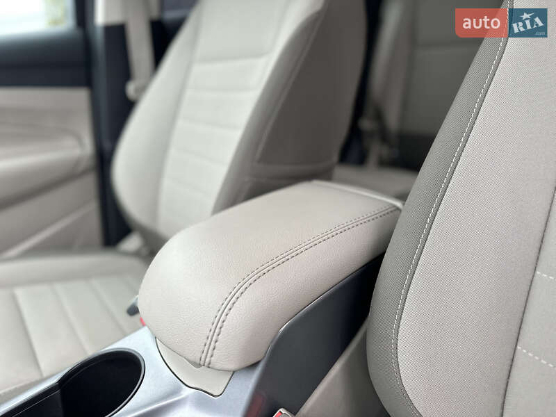 Внедорожник / Кроссовер Ford Escape 2015 в Виннице