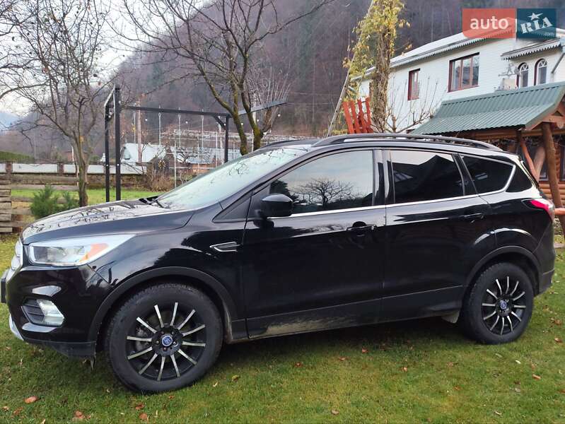 Внедорожник / Кроссовер Ford Escape 2018 в Косове