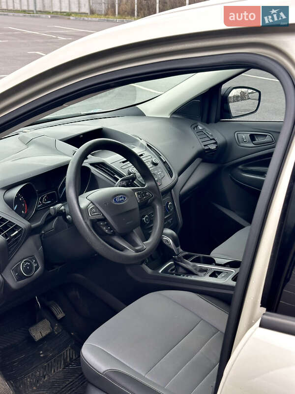 Внедорожник / Кроссовер Ford Escape 2016 в Виннице