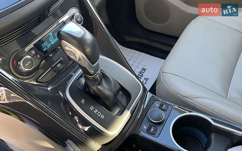 Внедорожник / Кроссовер Ford Escape 2013 в Стрые