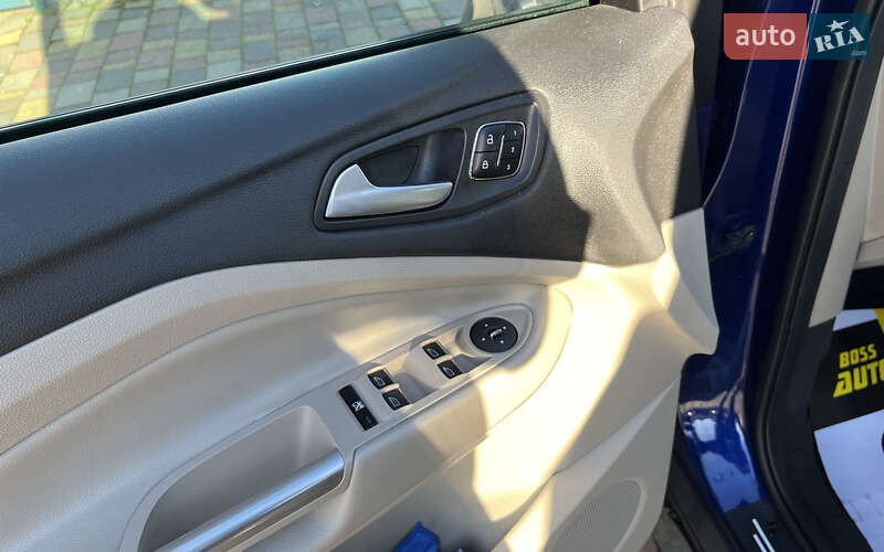 Внедорожник / Кроссовер Ford Escape 2013 в Стрые