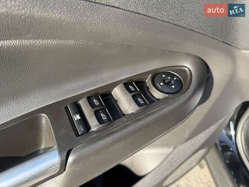 Внедорожник / Кроссовер Ford Escape 2017 в Днепре