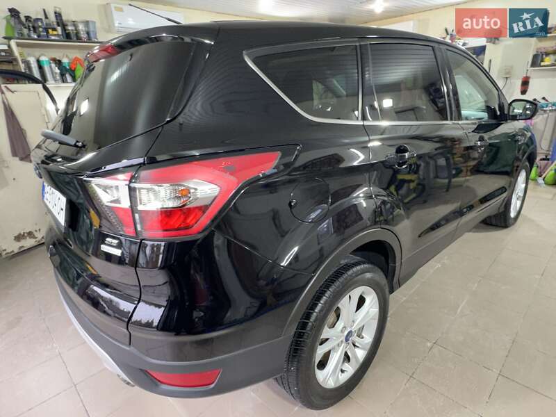 Внедорожник / Кроссовер Ford Escape 2017 в Днепре