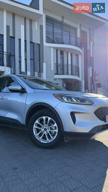 Позашляховик / Кросовер Ford Escape 2020 в Стрию