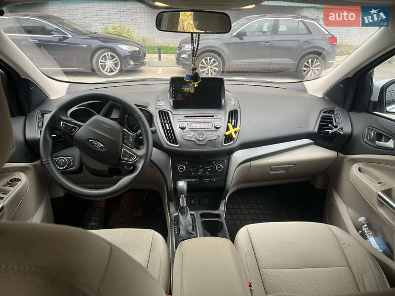 Внедорожник / Кроссовер Ford Escape 2017 в Сумах