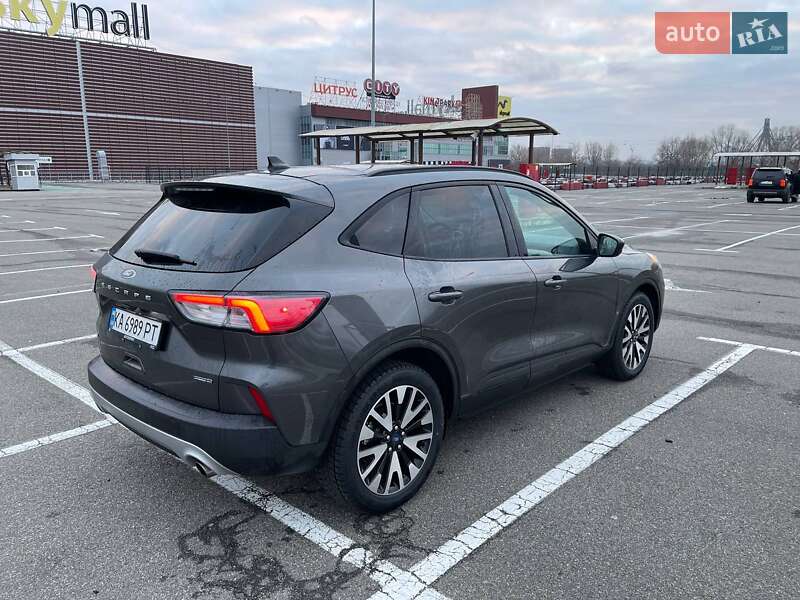 Внедорожник / Кроссовер Ford Escape 2020 в Киеве