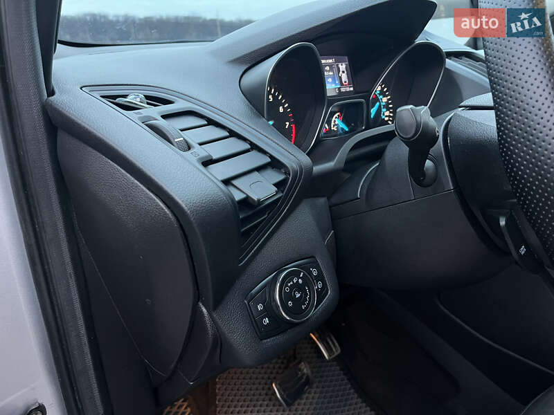 Внедорожник / Кроссовер Ford Escape 2015 в Умани