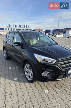 Внедорожник / Кроссовер Ford Escape 2017 в Черновцах