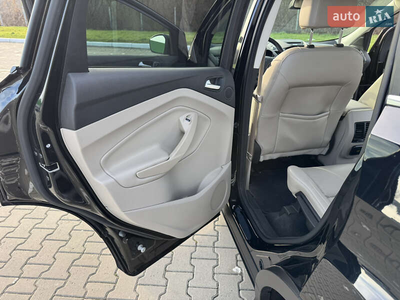 Позашляховик / Кросовер Ford Escape 2017 в Чернівцях