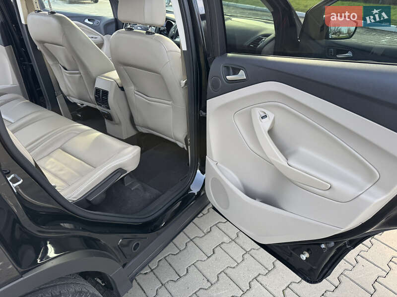 Позашляховик / Кросовер Ford Escape 2017 в Чернівцях