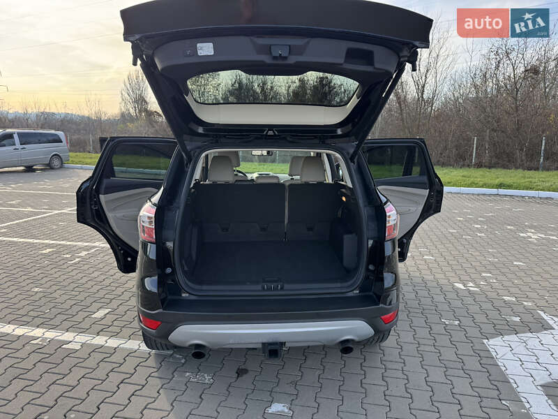 Позашляховик / Кросовер Ford Escape 2017 в Чернівцях