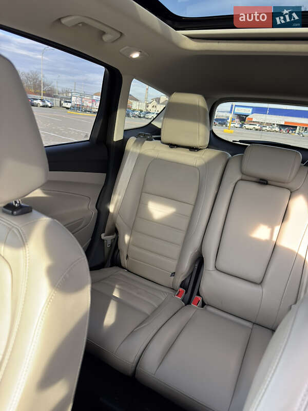 Позашляховик / Кросовер Ford Escape 2017 в Чернівцях