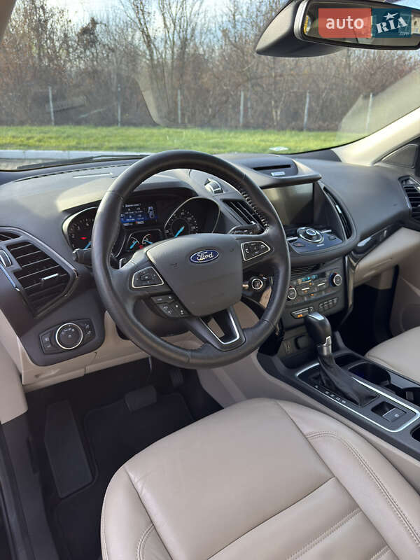 Позашляховик / Кросовер Ford Escape 2017 в Чернівцях