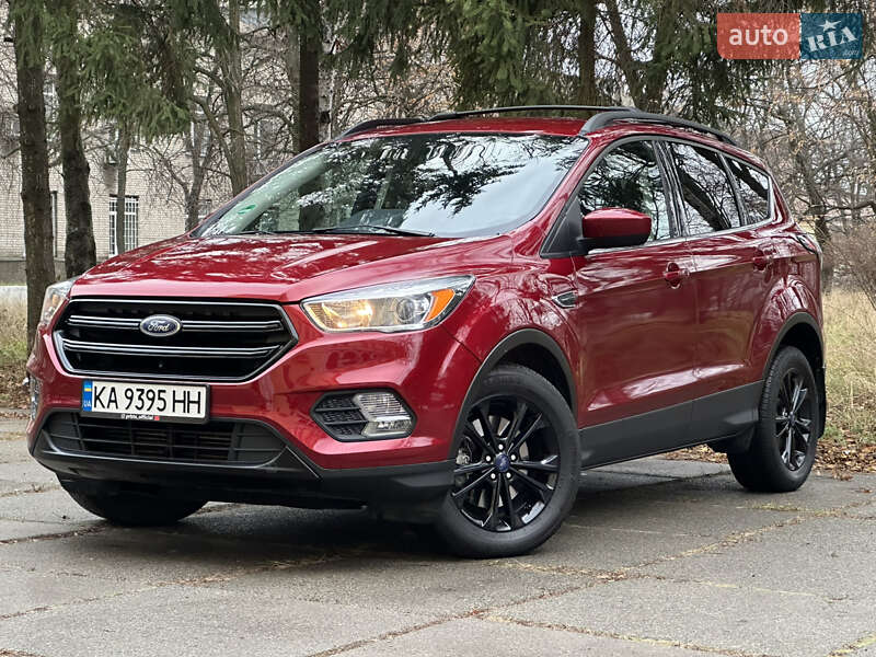 Внедорожник / Кроссовер Ford Escape 2017 в Киеве