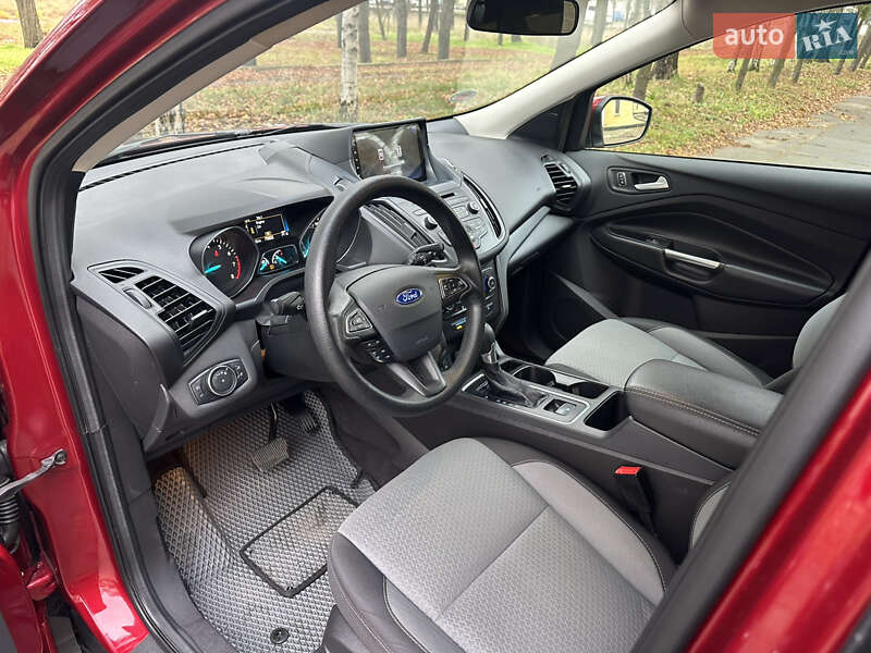 Внедорожник / Кроссовер Ford Escape 2017 в Киеве