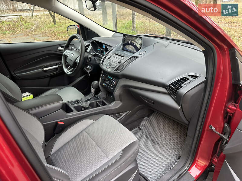 Внедорожник / Кроссовер Ford Escape 2017 в Киеве