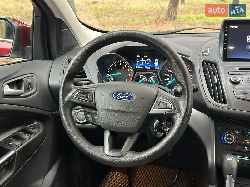Внедорожник / Кроссовер Ford Escape 2017 в Киеве