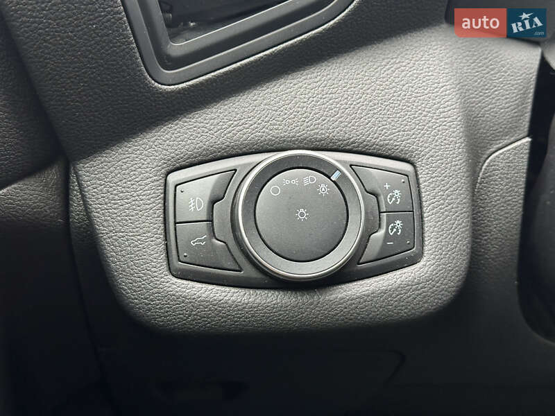 Внедорожник / Кроссовер Ford Escape 2017 в Киеве