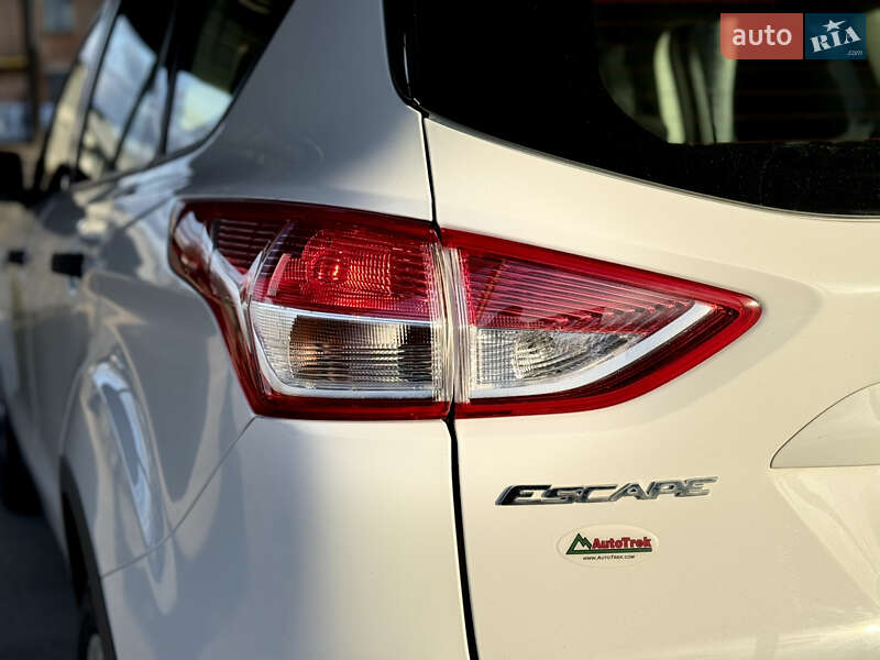 Внедорожник / Кроссовер Ford Escape 2015 в Виннице