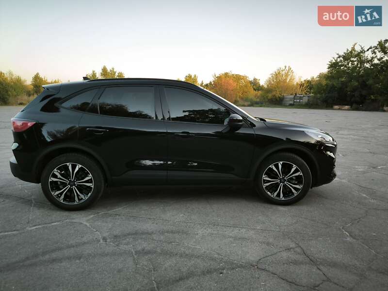 Внедорожник / Кроссовер Ford Escape 2021 в Павлограде