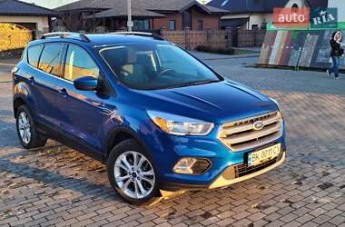 Позашляховик / Кросовер Ford Escape 2017 в Рівному