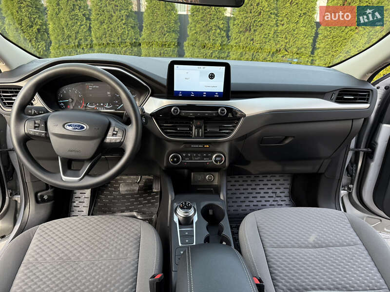 Позашляховик / Кросовер Ford Escape 2021 в Сваляві