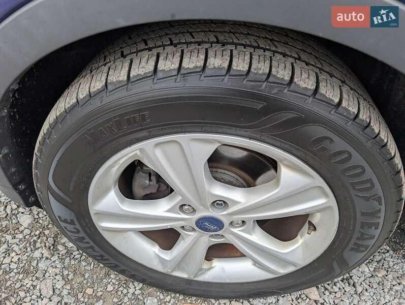Позашляховик / Кросовер Ford Escape 2015 в Рівному