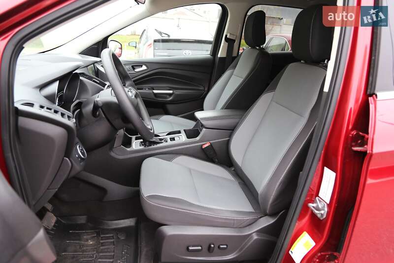 Внедорожник / Кроссовер Ford Escape 2018 в Киеве