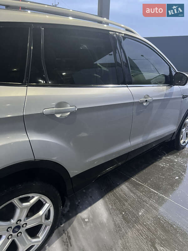 Внедорожник / Кроссовер Ford Escape 2016 в Львове