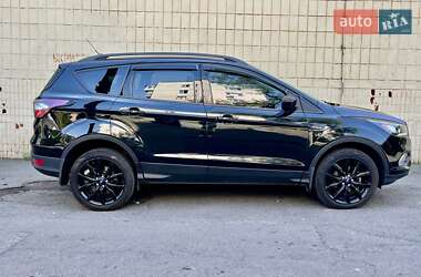 Внедорожник / Кроссовер Ford Escape 2018 в Киеве
