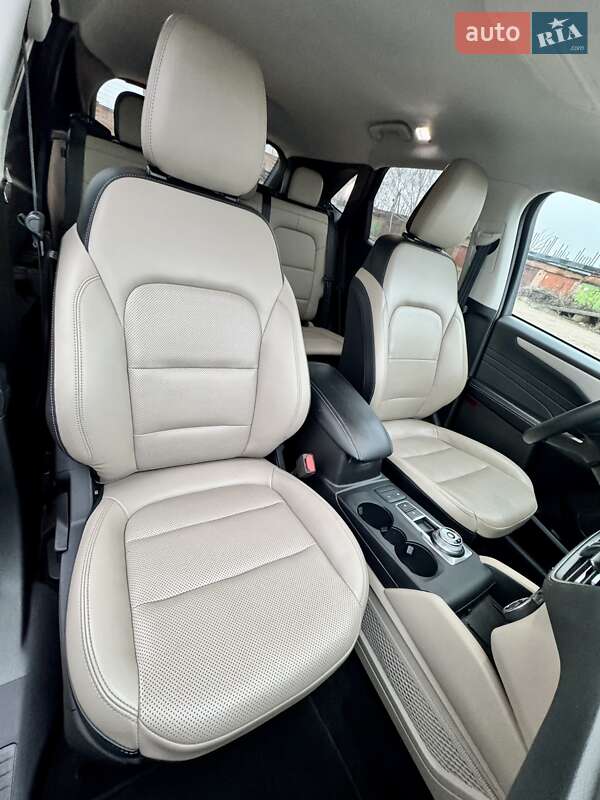 Внедорожник / Кроссовер Ford Escape 2021 в Чернигове