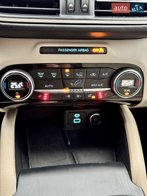 Внедорожник / Кроссовер Ford Escape 2021 в Чернигове