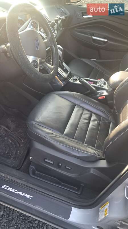 Внедорожник / Кроссовер Ford Escape 2015 в Нововолынске