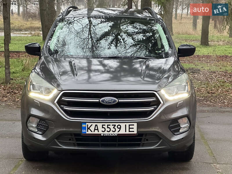Внедорожник / Кроссовер Ford Escape 2017 в Киеве