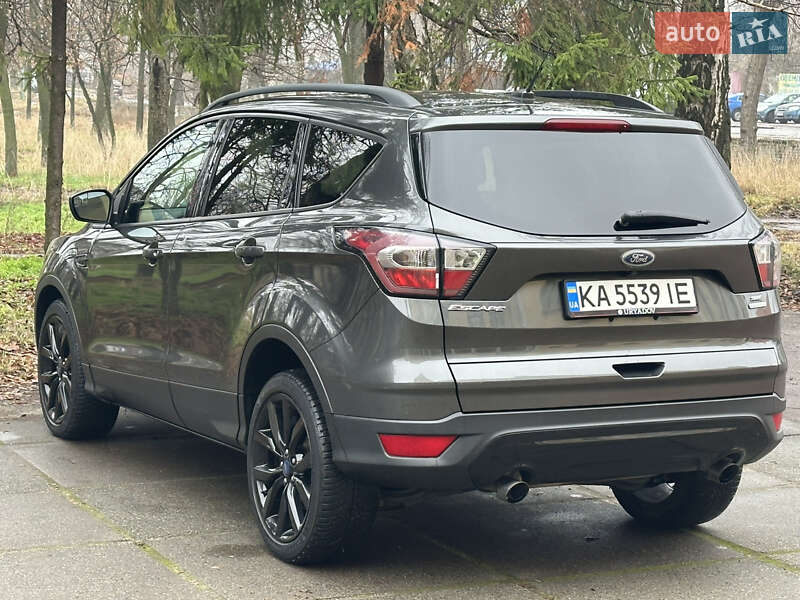 Внедорожник / Кроссовер Ford Escape 2017 в Киеве