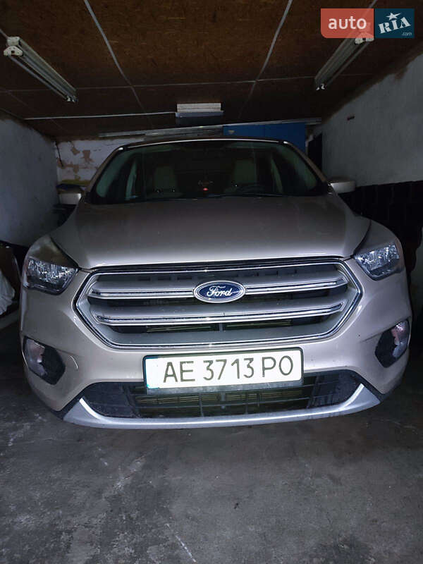 Внедорожник / Кроссовер Ford Escape 2016 в Долинской