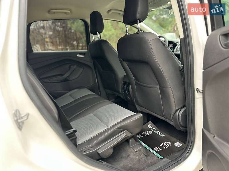 Внедорожник / Кроссовер Ford Escape 2019 в Черновцах