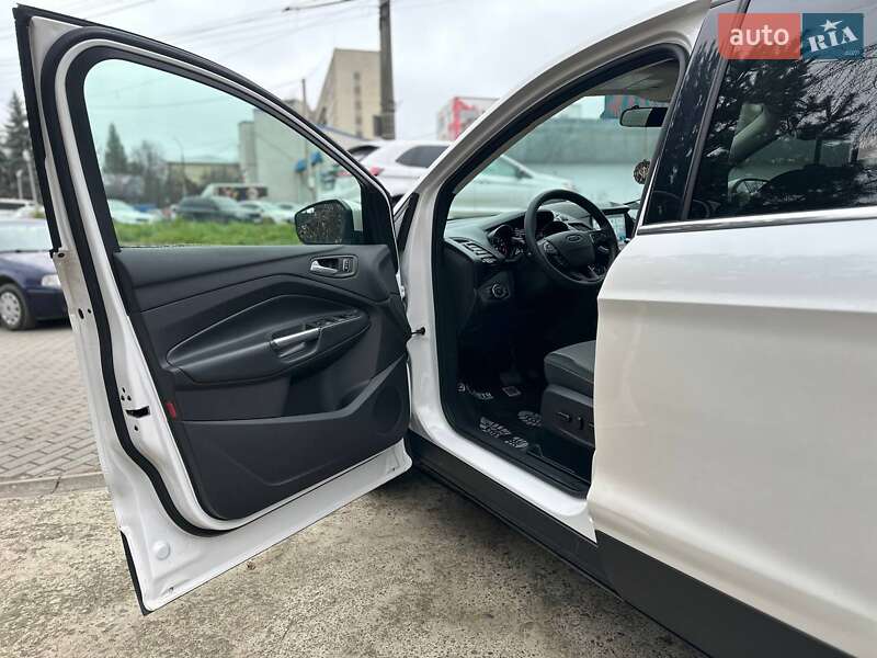 Внедорожник / Кроссовер Ford Escape 2019 в Черновцах