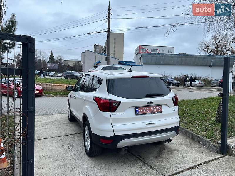 Внедорожник / Кроссовер Ford Escape 2019 в Черновцах