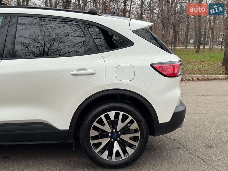 Позашляховик / Кросовер Ford Escape 2019 в Запоріжжі