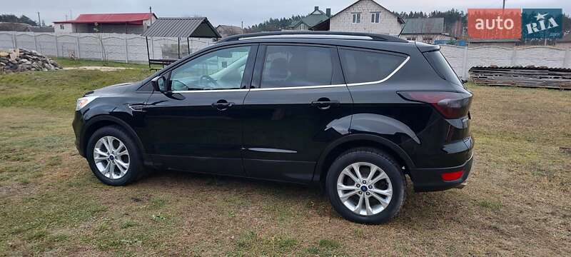 Внедорожник / Кроссовер Ford Escape 2017 в Дубно