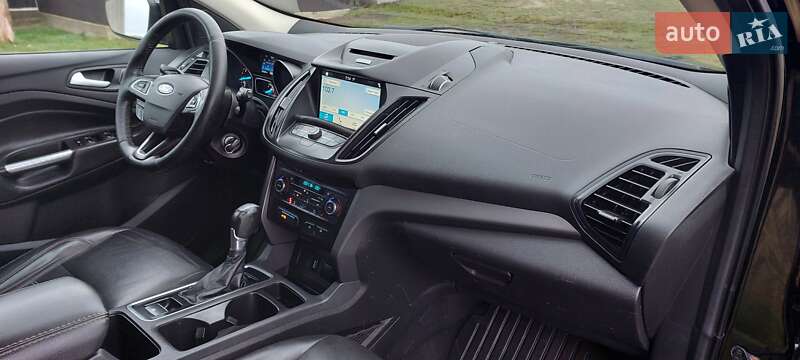 Внедорожник / Кроссовер Ford Escape 2017 в Дубно