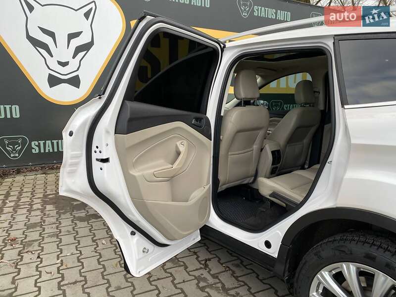 Внедорожник / Кроссовер Ford Escape 2017 в Хмельницком