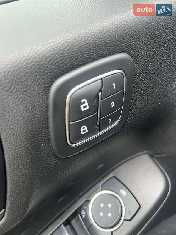 Внедорожник / Кроссовер Ford Escape 2020 в Одессе